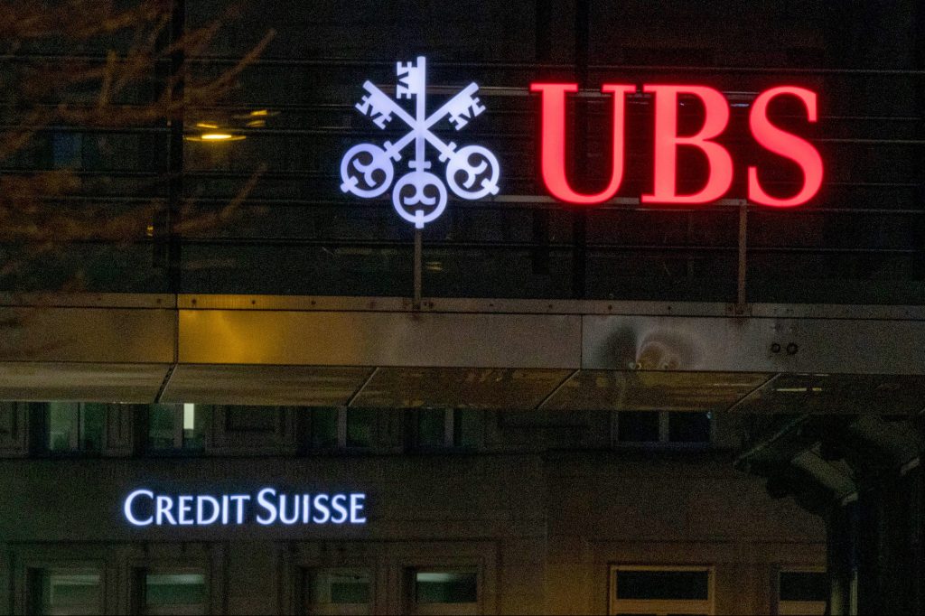 Credit Suisse and UBS signs