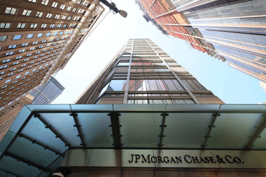 Image of JPMorgan Bank building and signage.