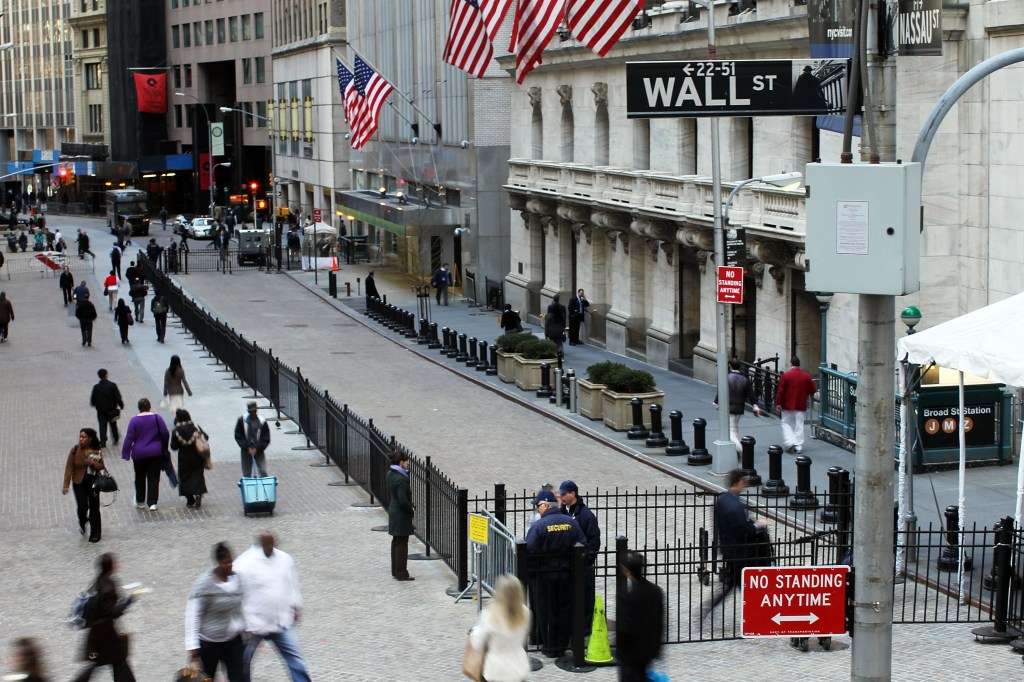 Image of the NY Stock Exchange and the Wall Street sign.